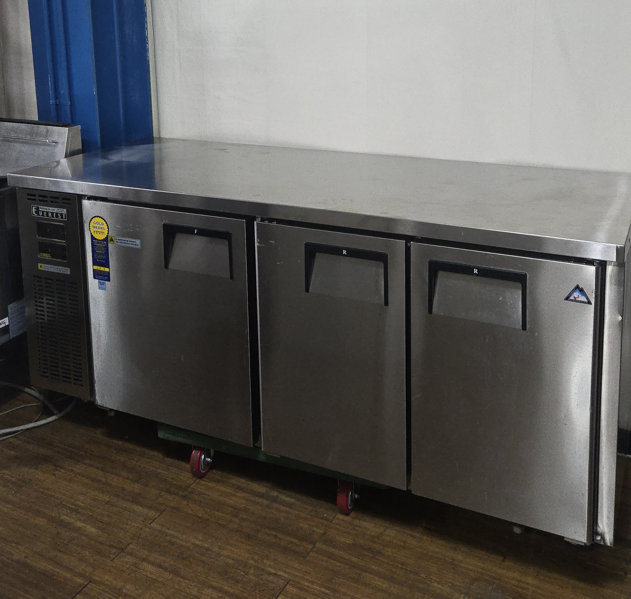 간냉식 테이블냉장고 1/2냉동