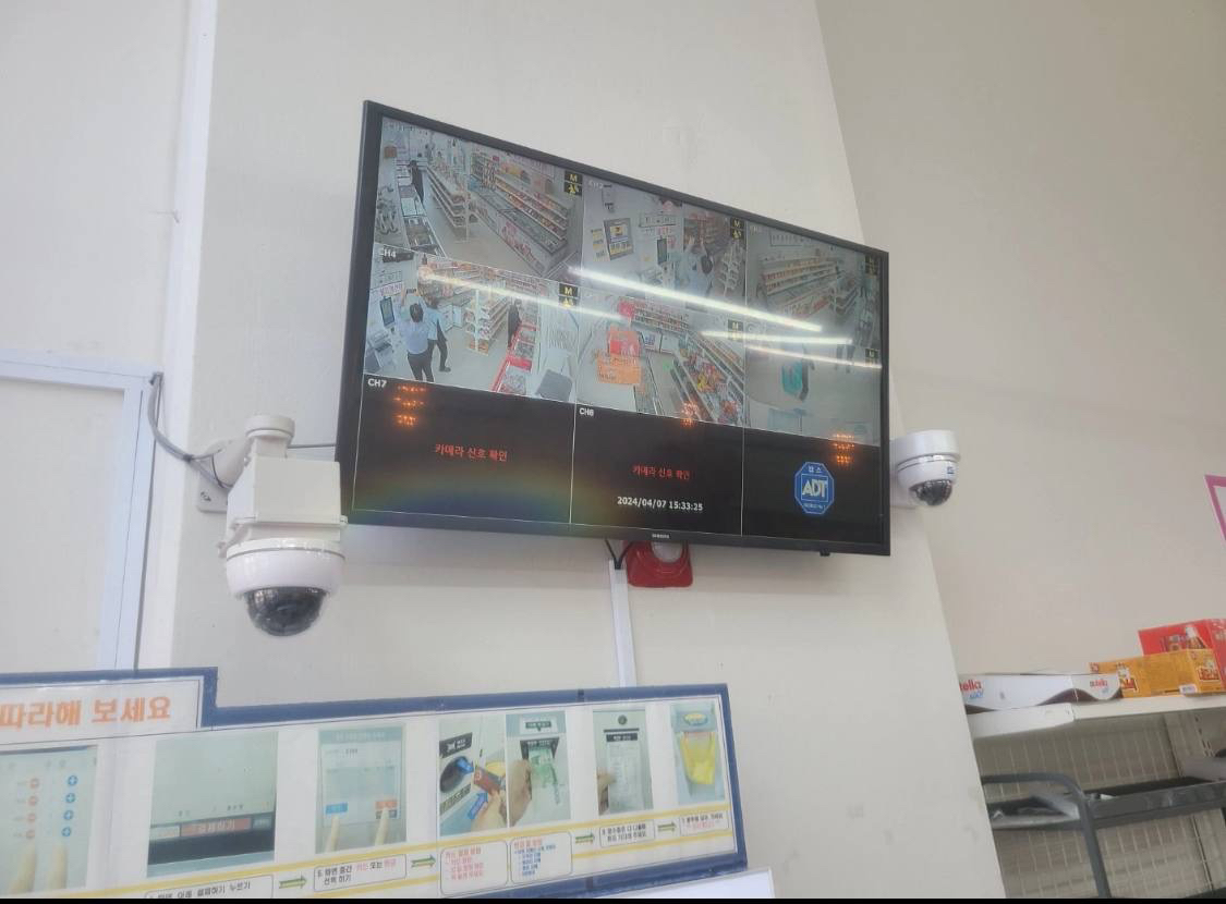 무인 아이스크림 가게정리 (티비,키오스크,매대, 냉장고)