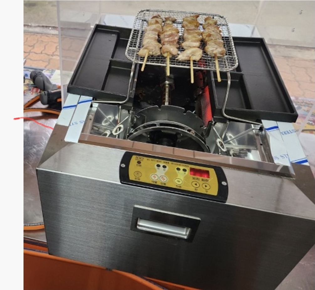 공전 자전 하는 닭꼬치 기계