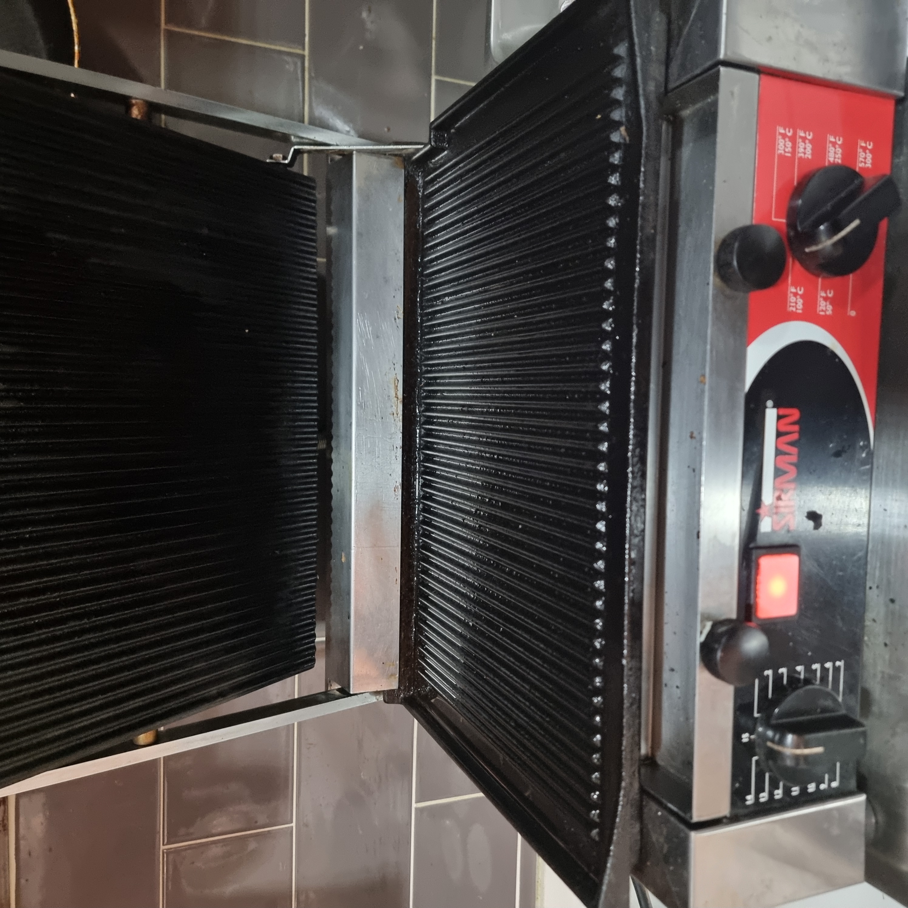 설먼파니니그릴