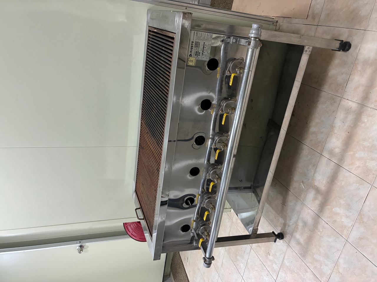 2,100 숯불 그릴러