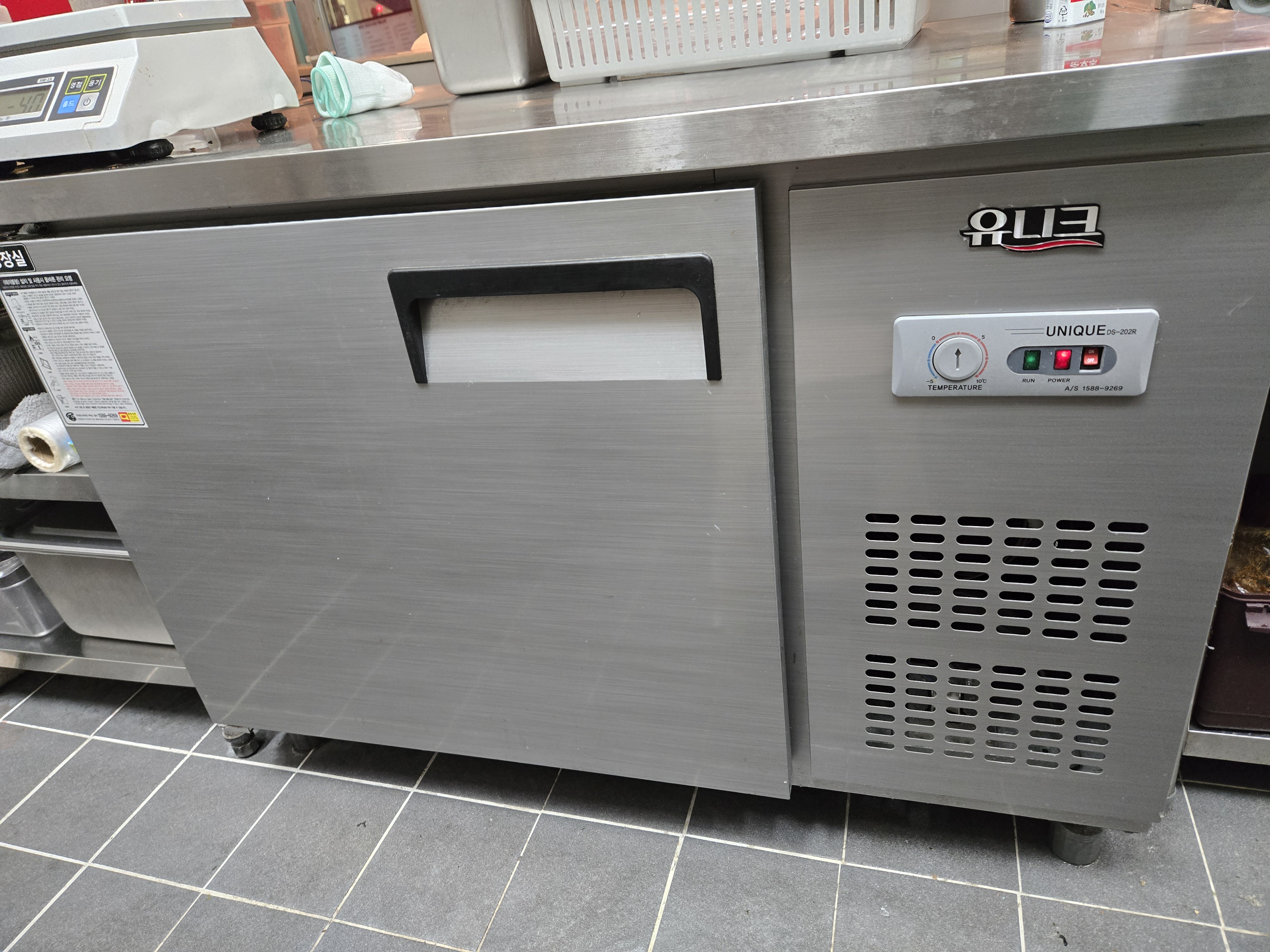 업소용 테이블 냉장고 1200자 선반 있음