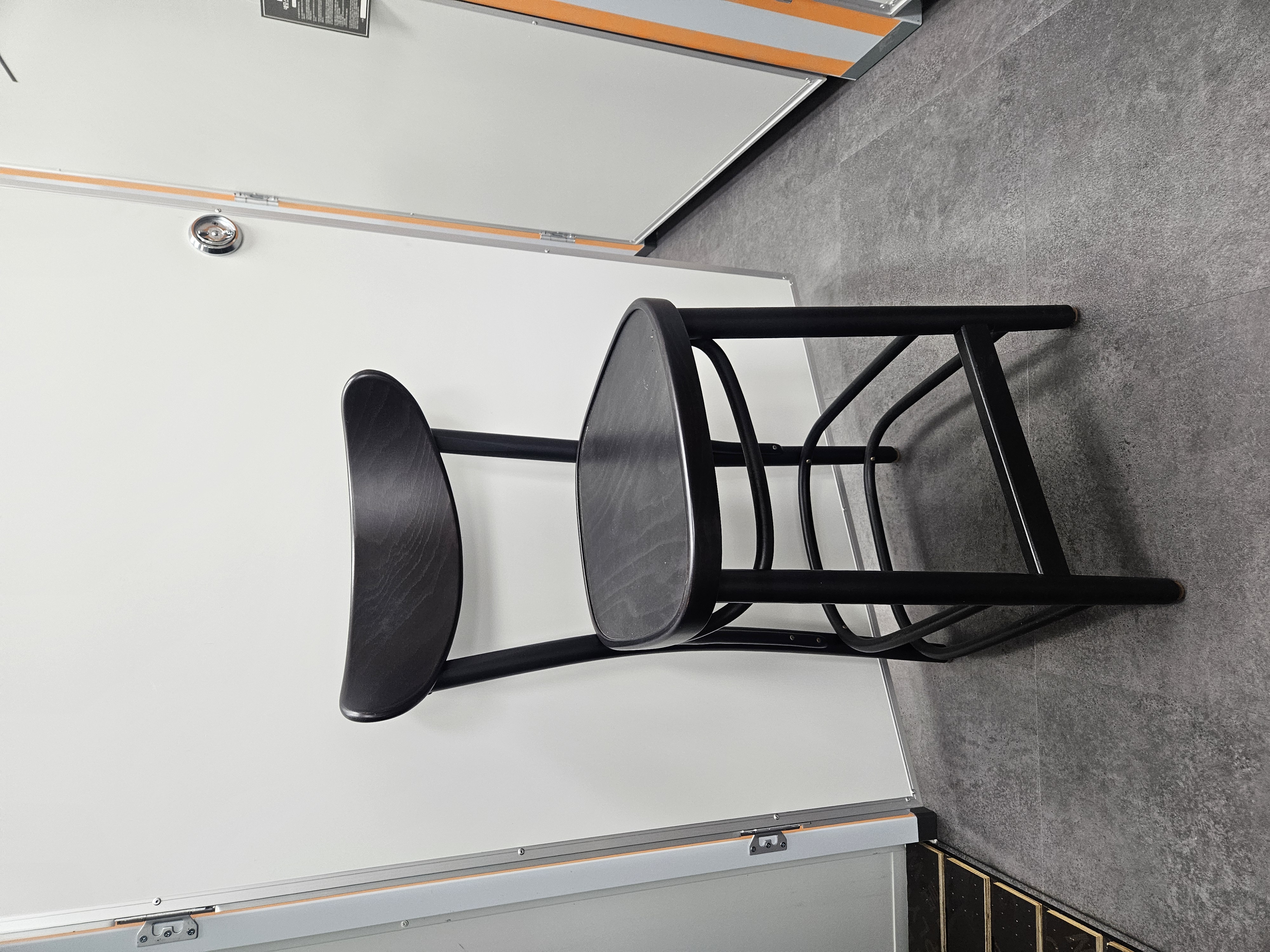 ton 하이바스툴바나나 체어