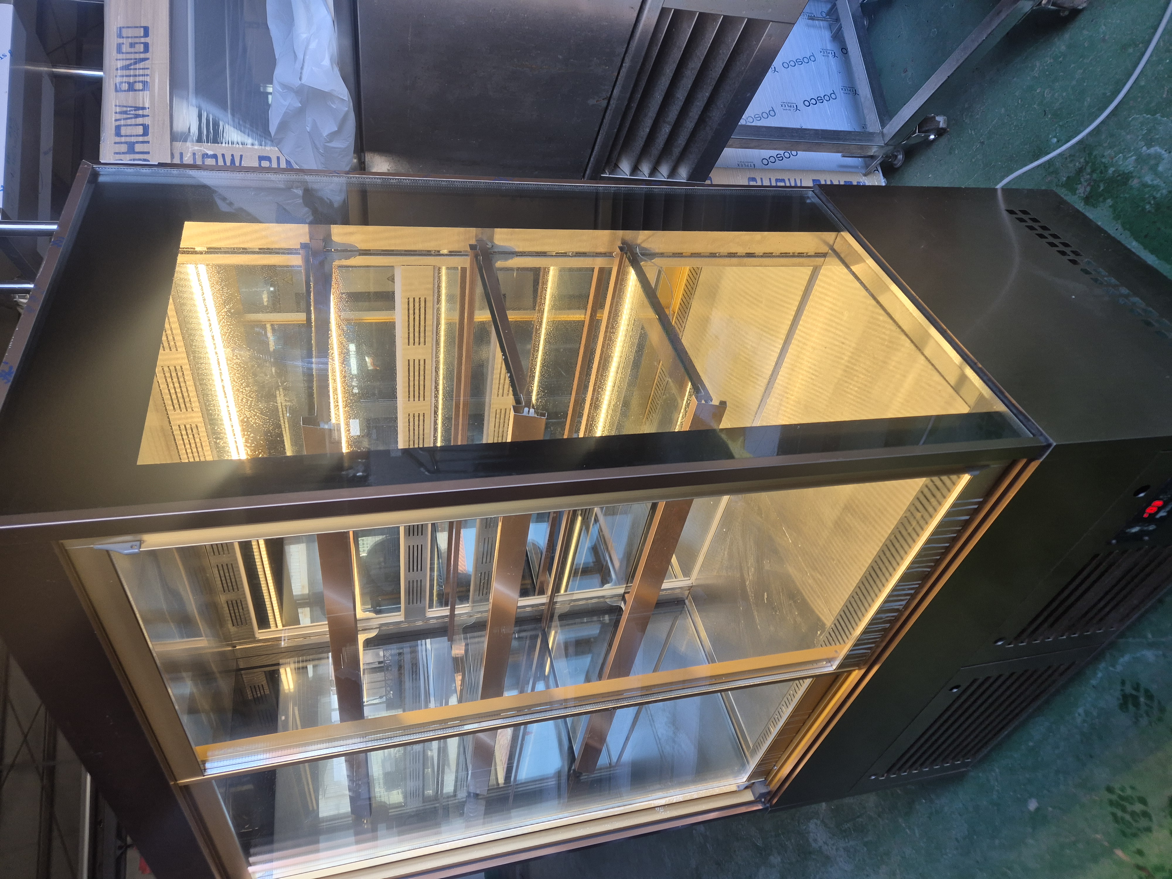 앞문형 골드스텐 쇼케이스