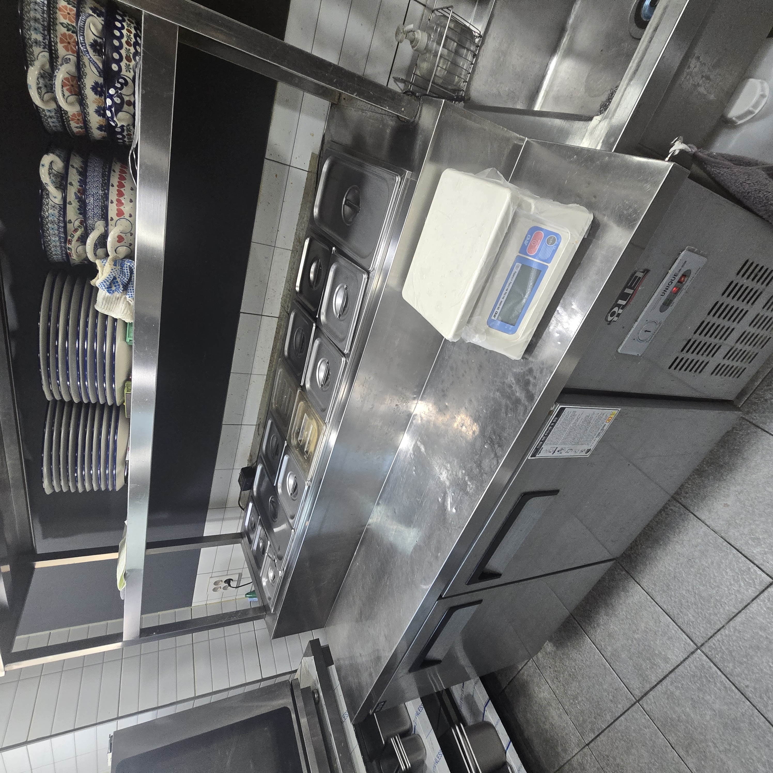 유니크 1500 테이블 냉장고 상부선반