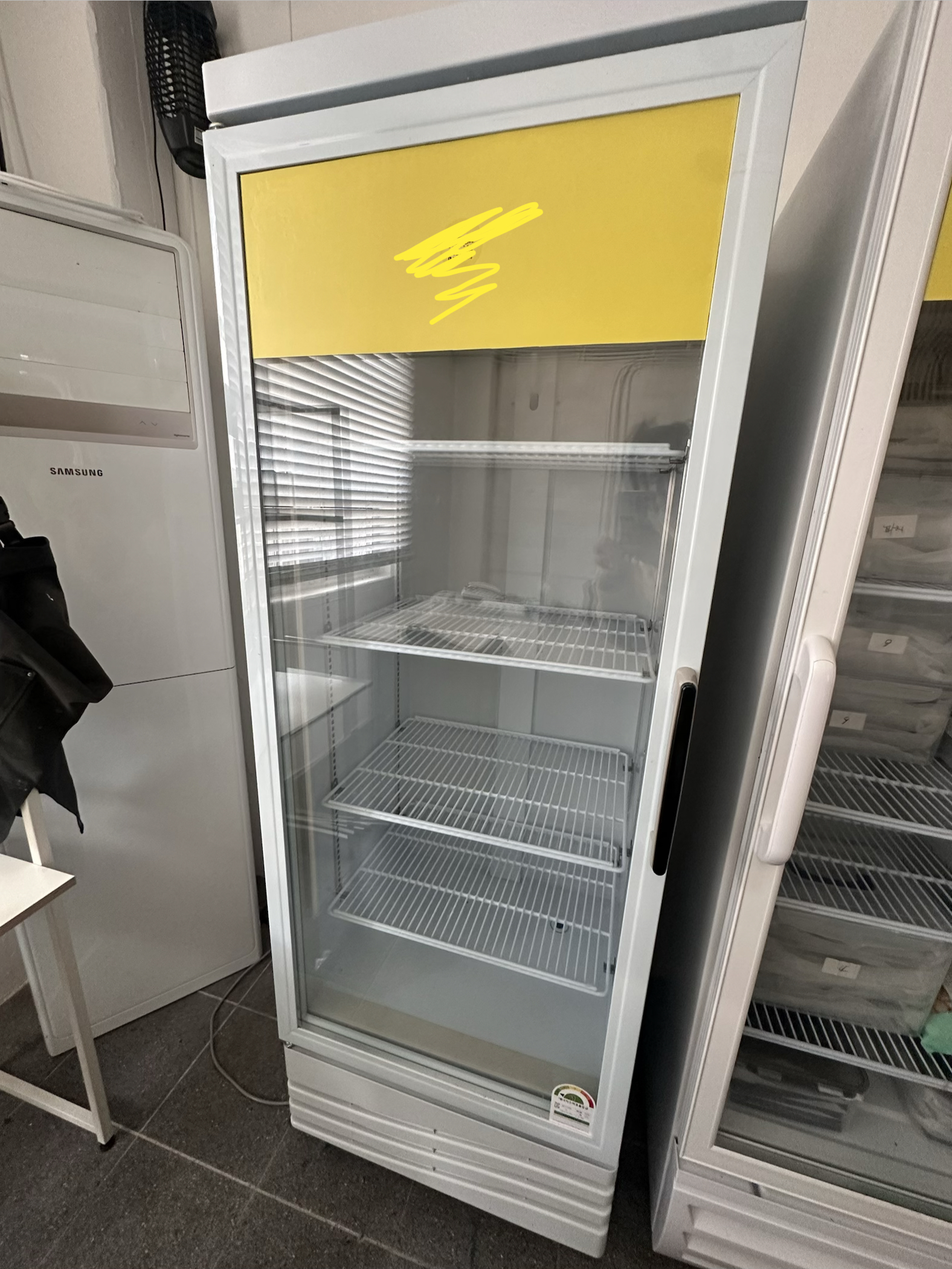 음료쇼케이스 23년식1개/24년식2개 모두새제품구매후 판매