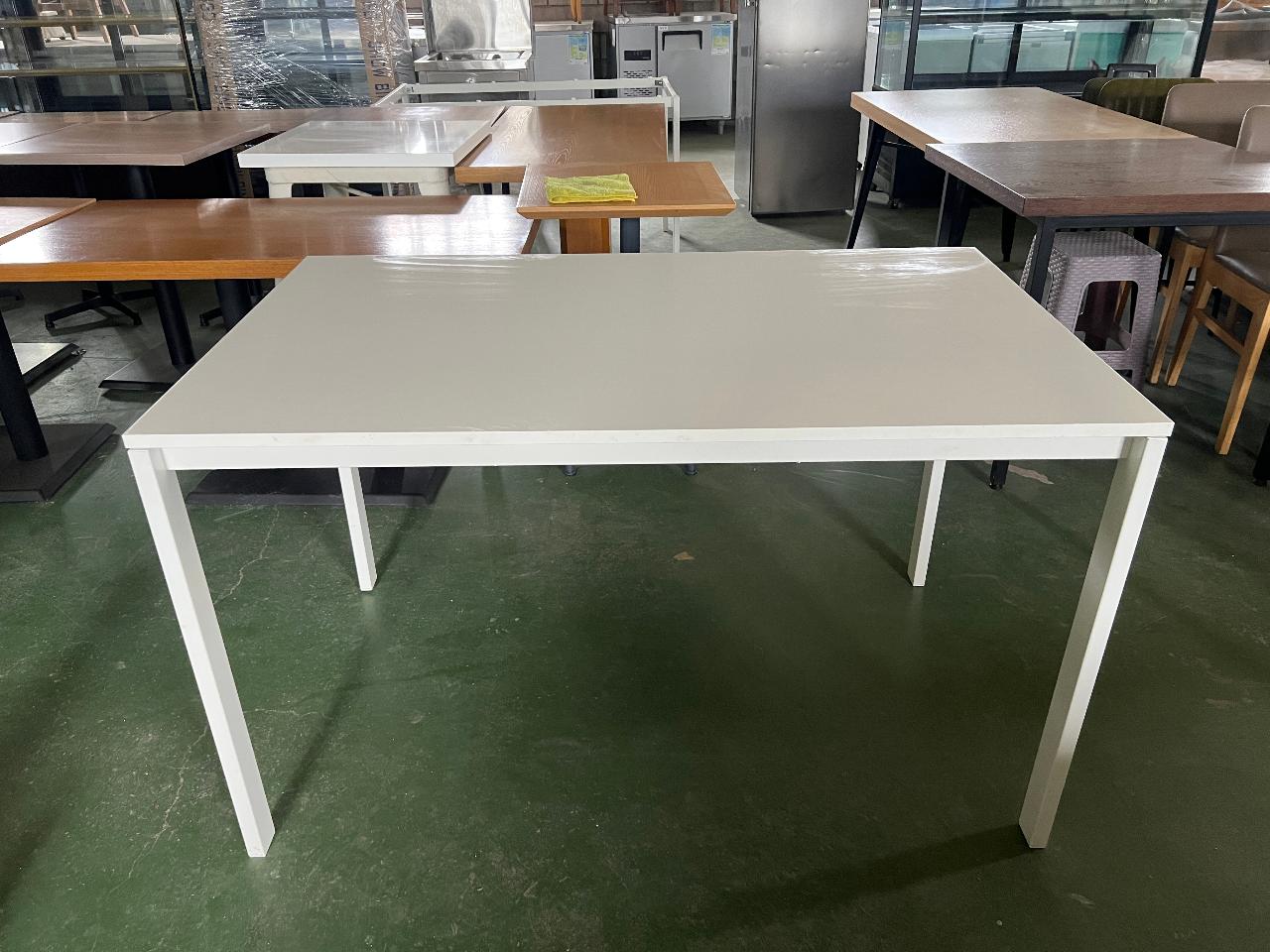 중고 화이트4인용 테이블 8개 팝니다 개당4만원