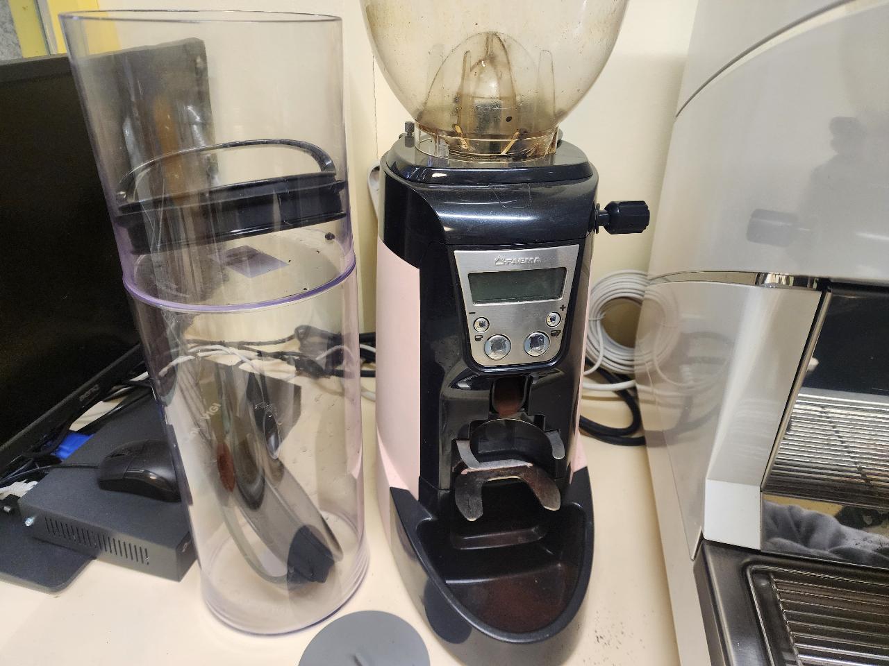 시모넬리 아피아2, 나이스2 핫워터디스펜서, 세아 제빙기, 훼마 mf64전자동그라인더