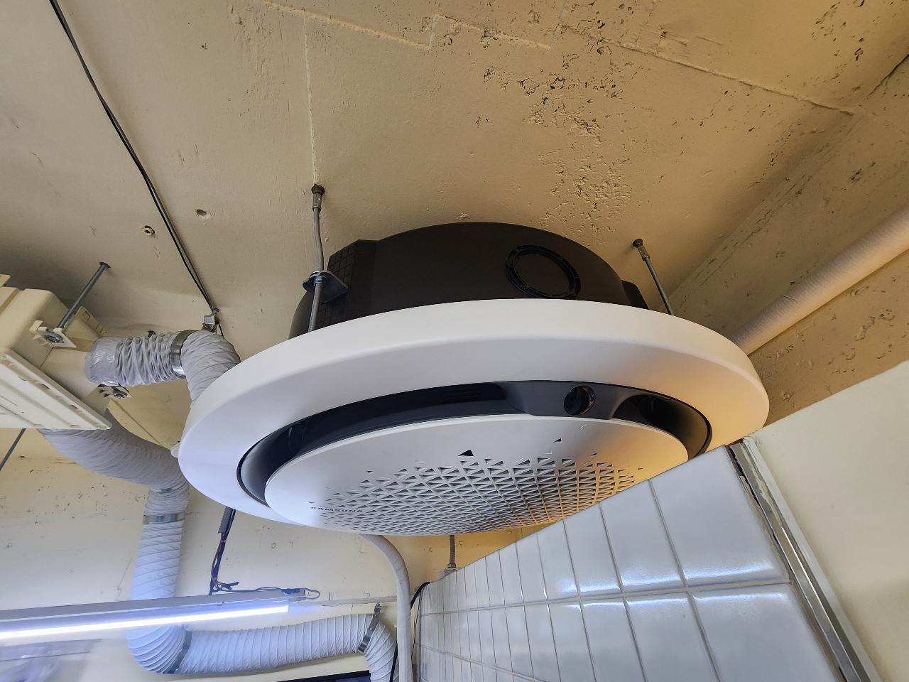 삼성 냉난방기 40평형 350만 구입 신품급