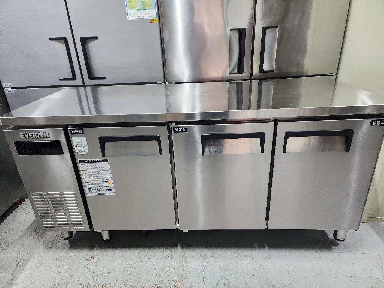 에버잰 1800테이블 냉동고 간냉식 판매 합니다 