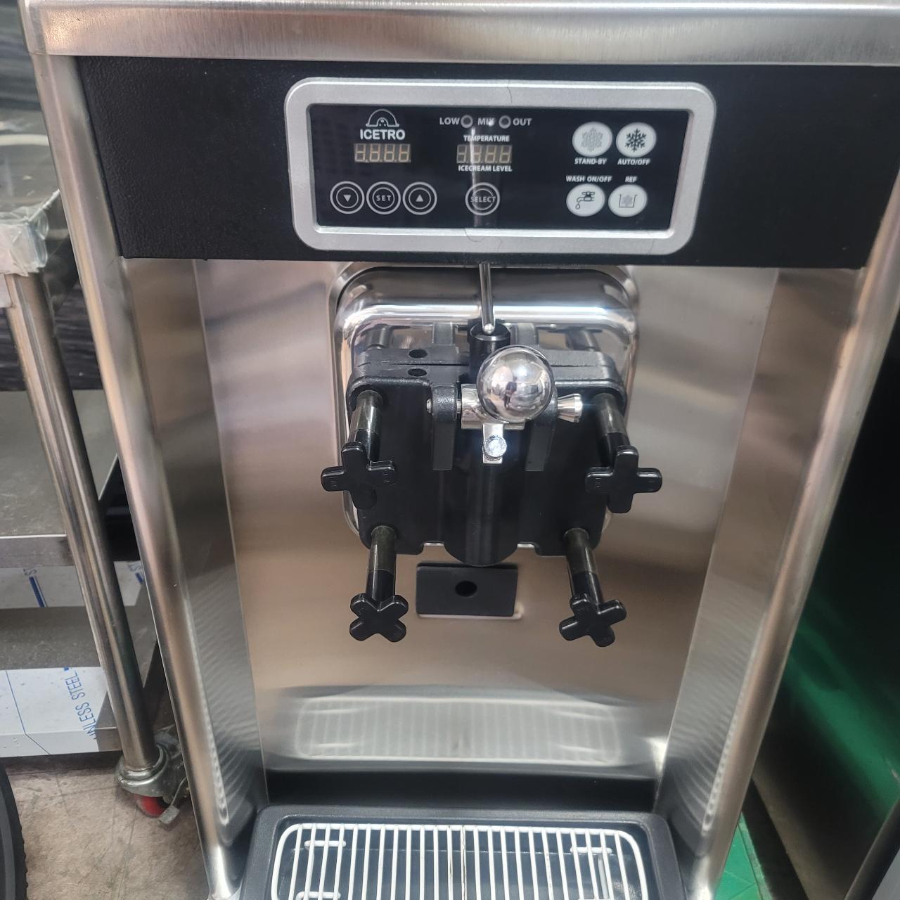 아이스트로 소프트 아이스크림기계 300T