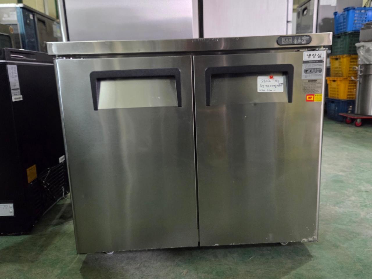 우성 900 간냉식 테이블 냉장고 (뒤모터, 뒷면 기계실)