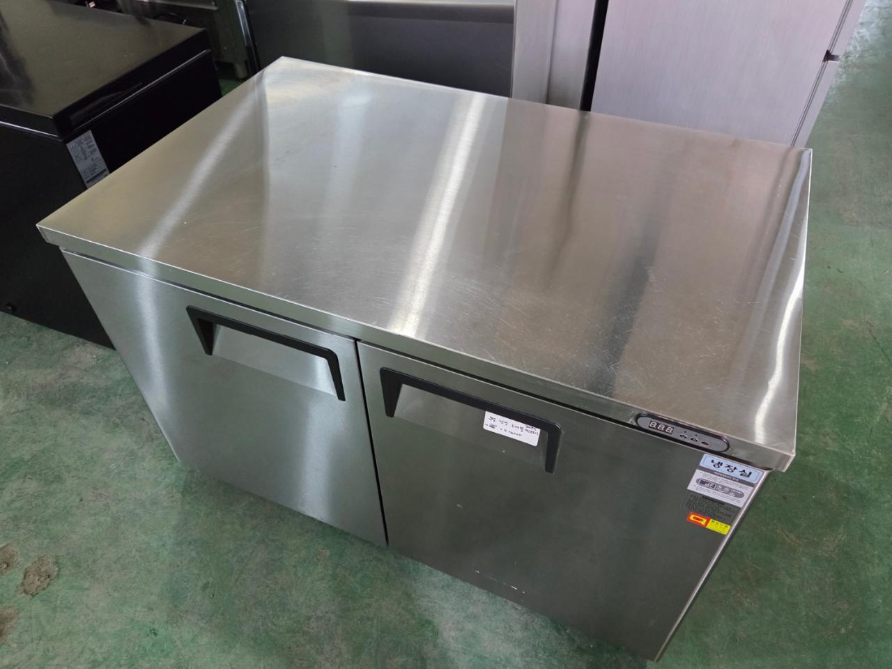 우성 1200 간냉식 테이블 냉장고 (뒤모터, 뒷면 기계실)