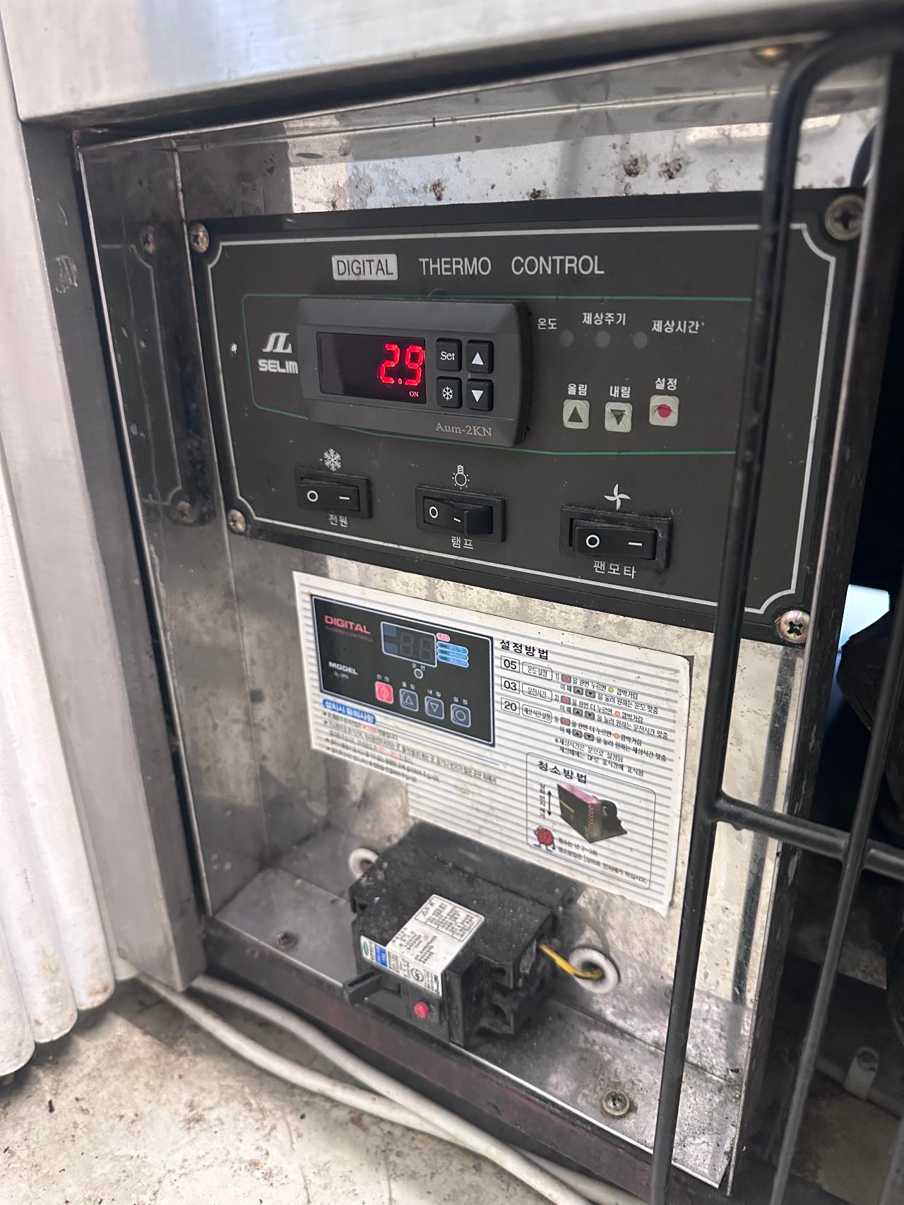 쇼케이스 높이 1200 가로 900  3