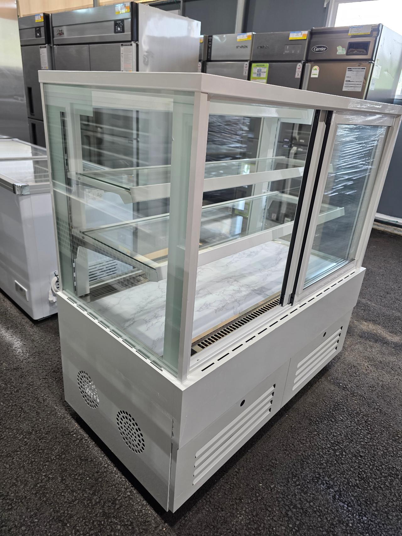 삼호냉동 제과쇼케이스 1200 앞문형 화이트 3단(대리석 바닥) 2