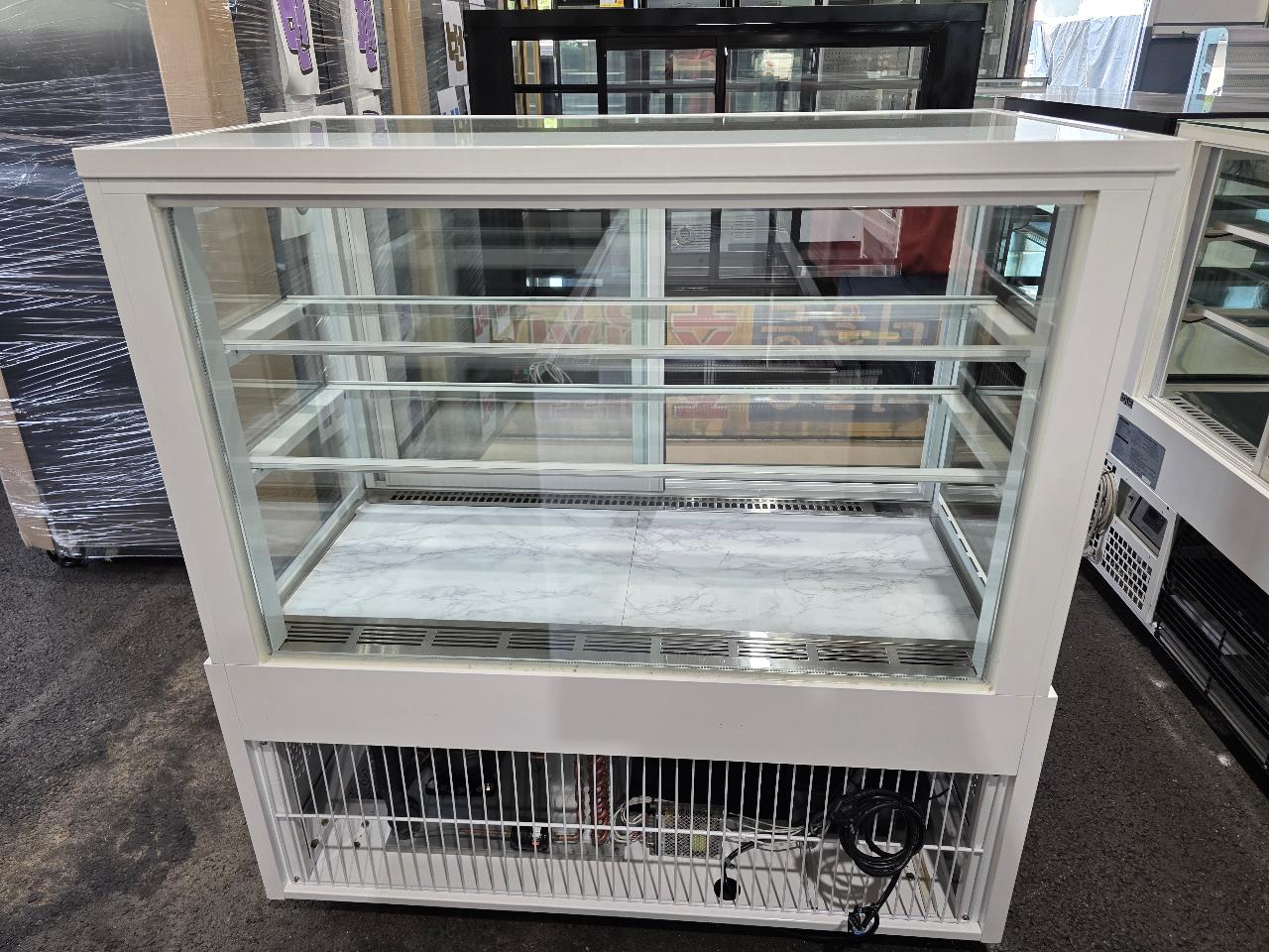 삼호냉동 제과쇼케이스 1200 앞문형 화이트 3단(대리석 바닥) 6