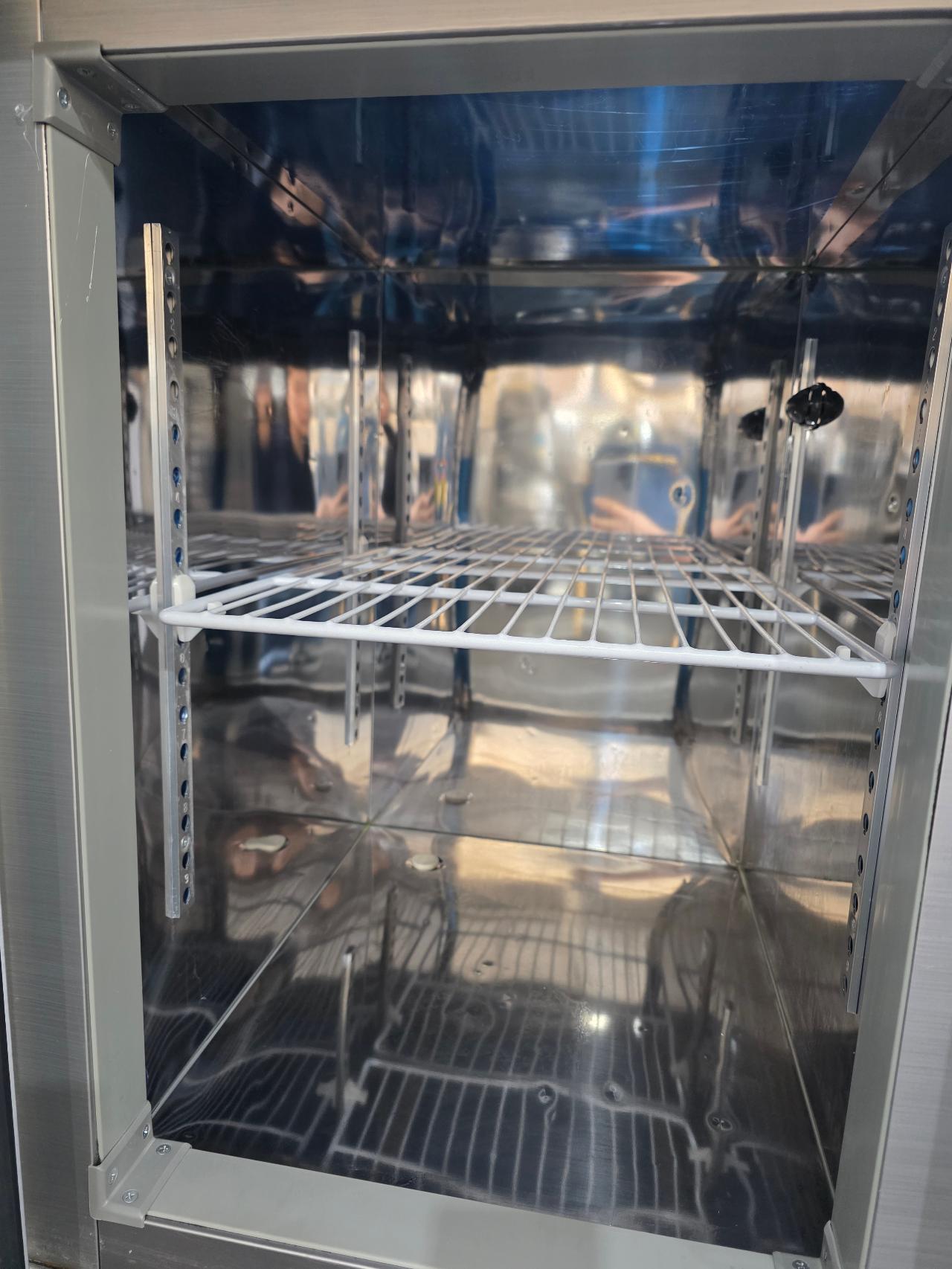 스타리온 냉동테이블900 3