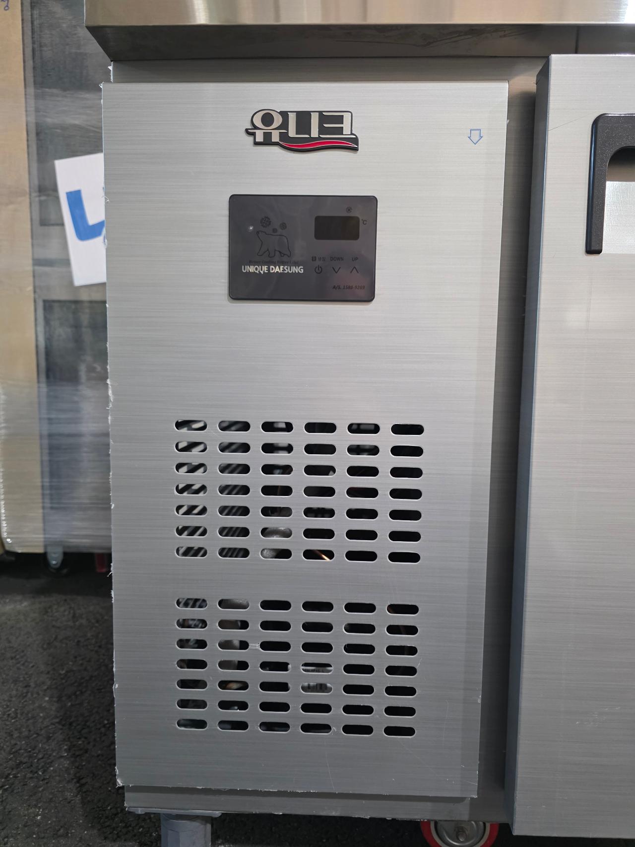  유니크 냉장테이블1200 4