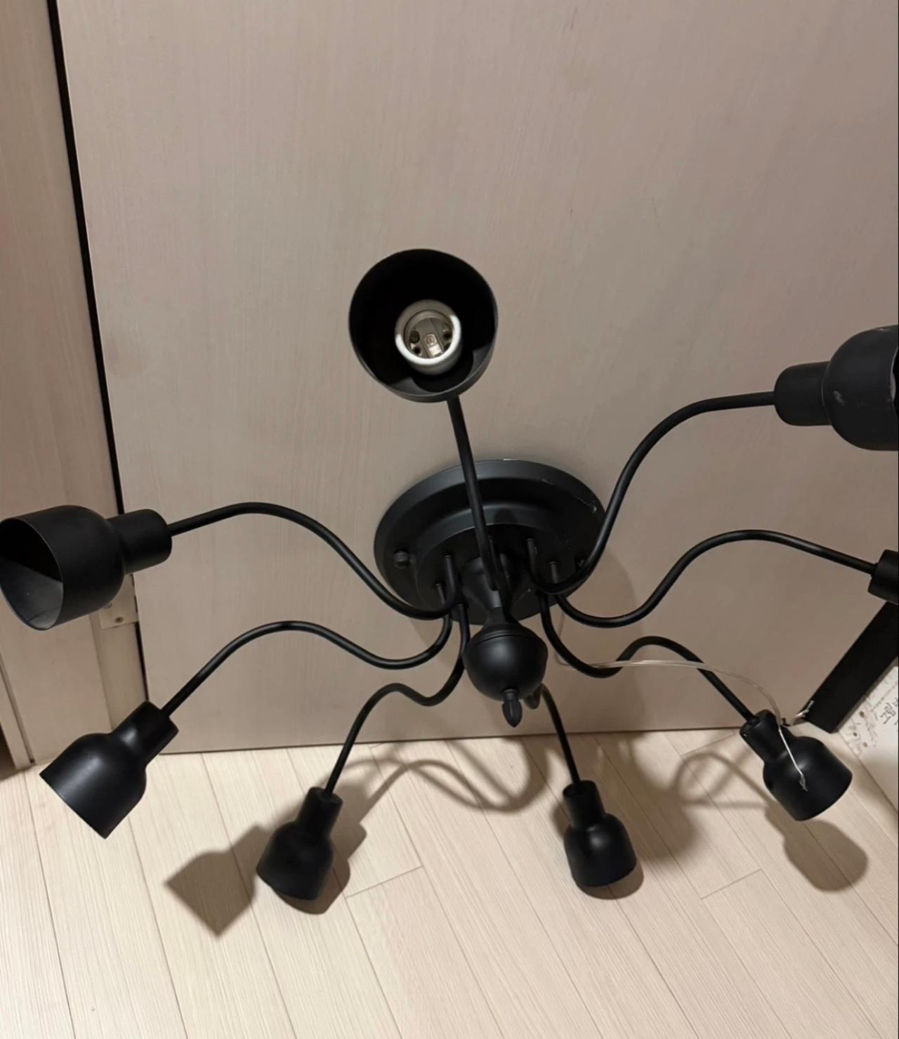거실 블랙 8구 스파이더 샹들리에 조명 1