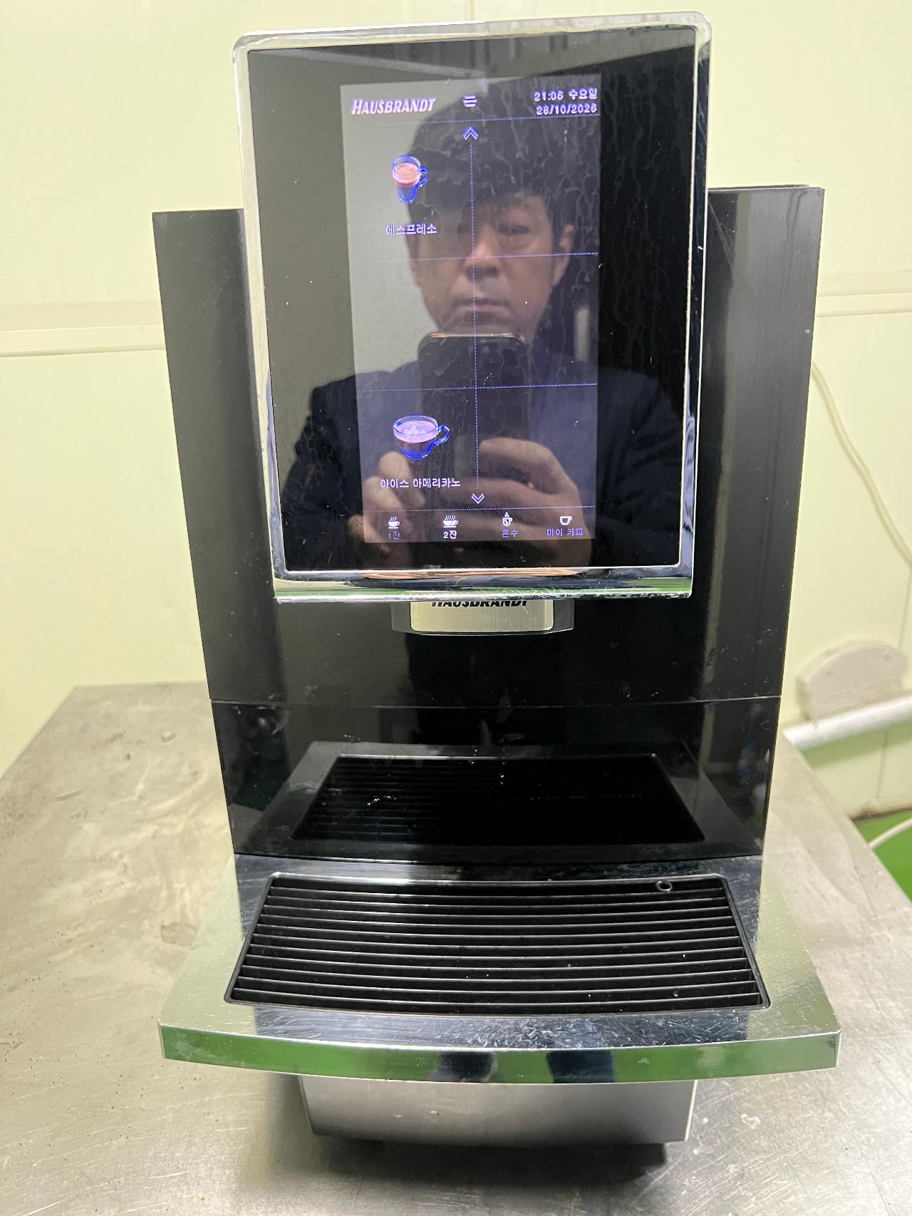 중고 HAUSBRANDT 닥터커피 F12(M) Plus-B 커피머신 1